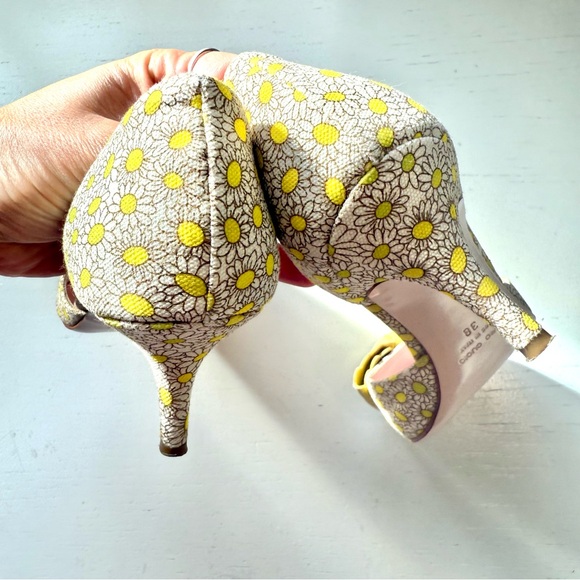 Valentino RED Daisy Floral Bow Heels Made in Italy Size 38 US 8 Yellow - Picture 6 of 13